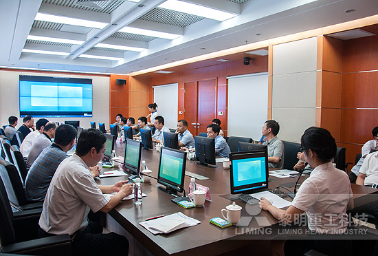 黎明重工科技-勇?lián)厝危χ性?jīng)濟(jì)發(fā)展